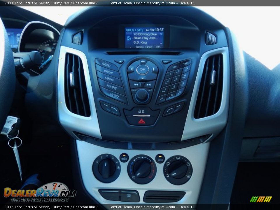 2014 Ford Focus SE Sedan Ruby Red / Charcoal Black Photo #10