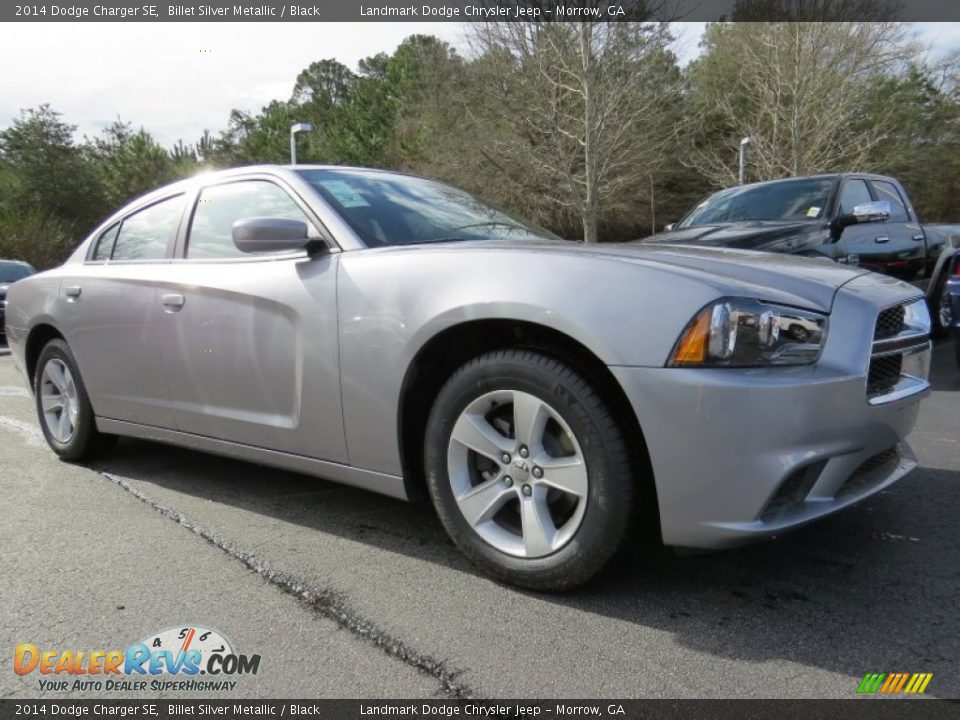 Front 3/4 View of 2014 Dodge Charger SE Photo #4