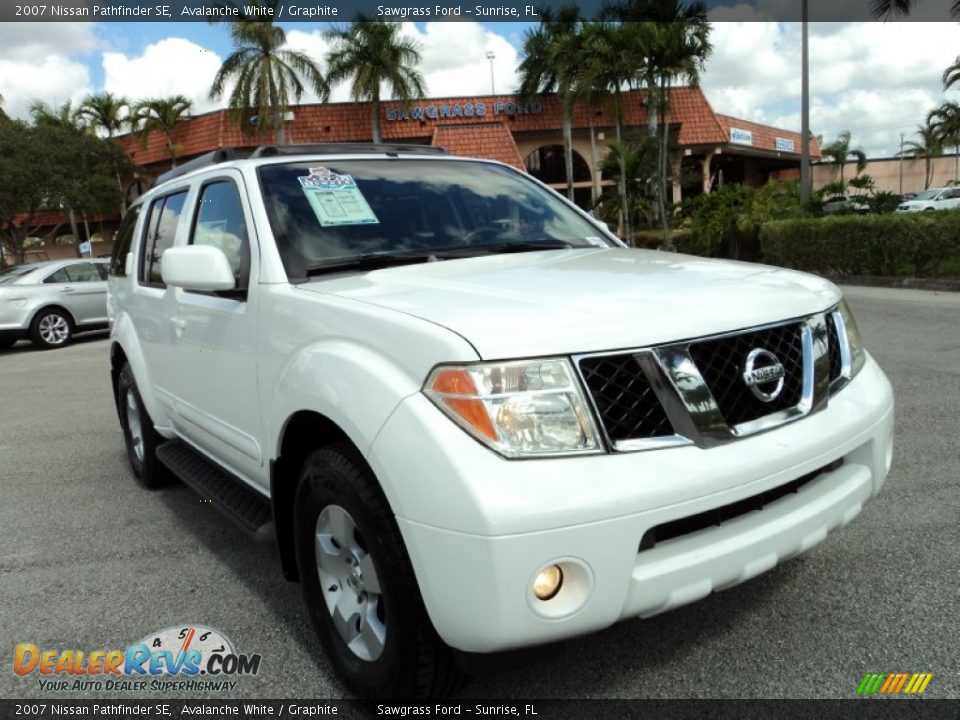 2007 Nissan Pathfinder SE Avalanche White / Graphite Photo #1