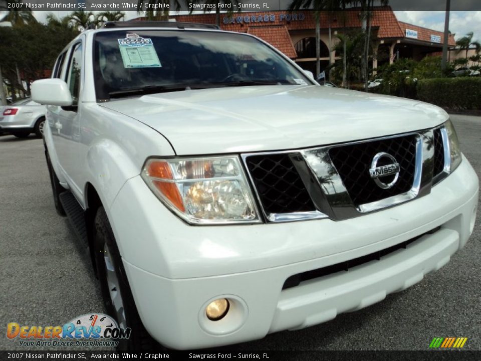 2007 Nissan Pathfinder SE Avalanche White / Graphite Photo #2