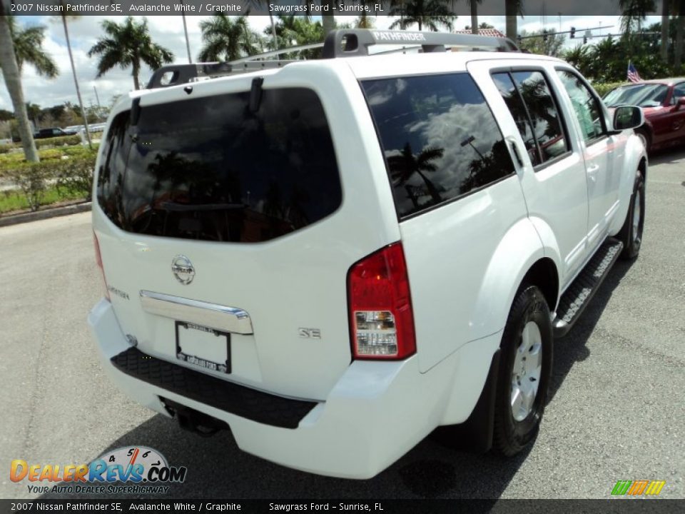 2007 Nissan Pathfinder SE Avalanche White / Graphite Photo #6