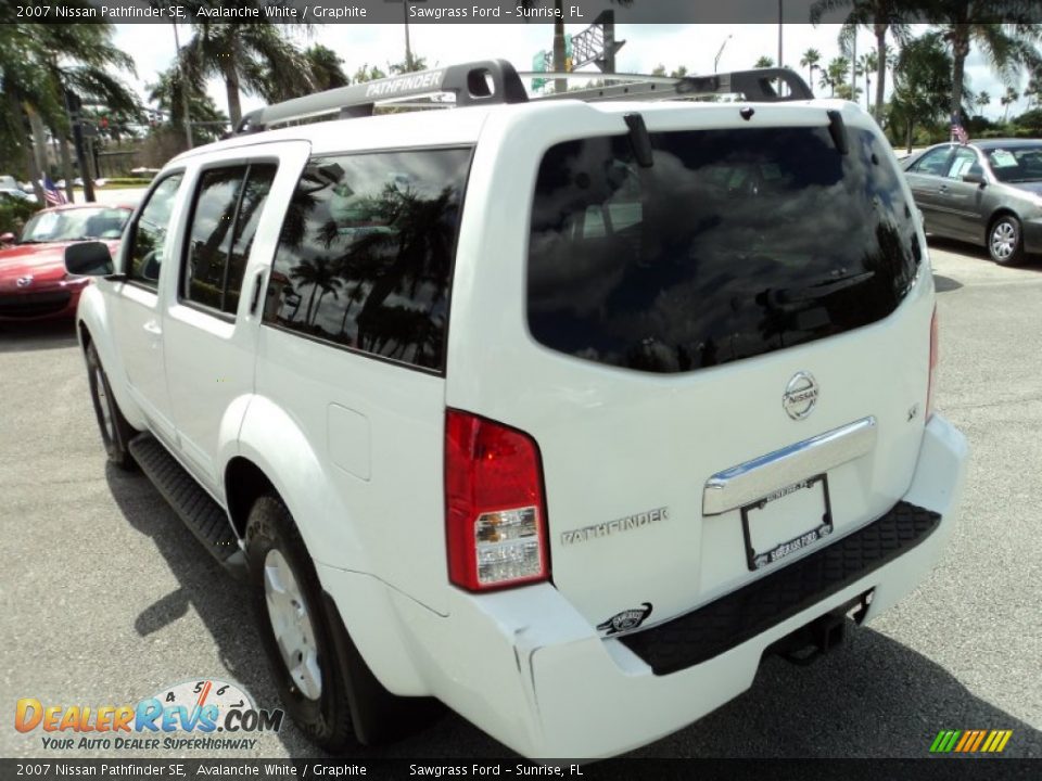 2007 Nissan Pathfinder SE Avalanche White / Graphite Photo #9