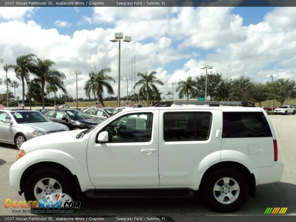 2007 Nissan Pathfinder SE Avalanche White / Graphite Photo #12