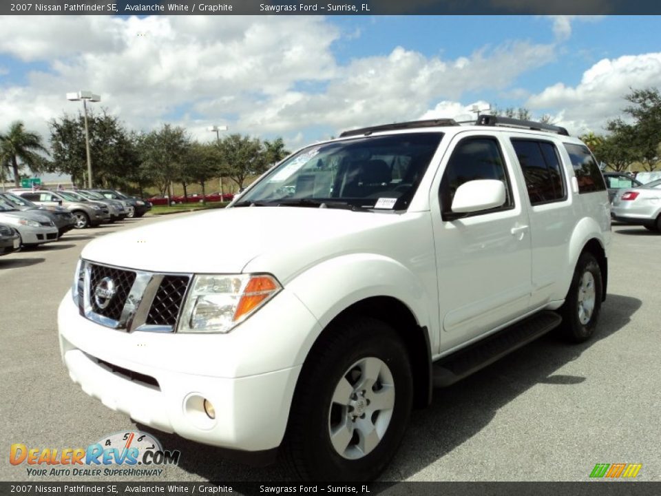 2007 Nissan Pathfinder SE Avalanche White / Graphite Photo #13