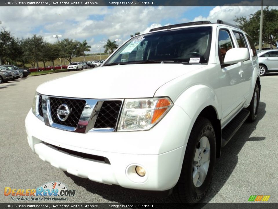 2007 Nissan Pathfinder SE Avalanche White / Graphite Photo #14
