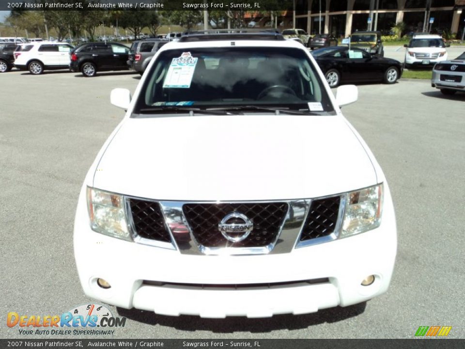 2007 Nissan Pathfinder SE Avalanche White / Graphite Photo #16