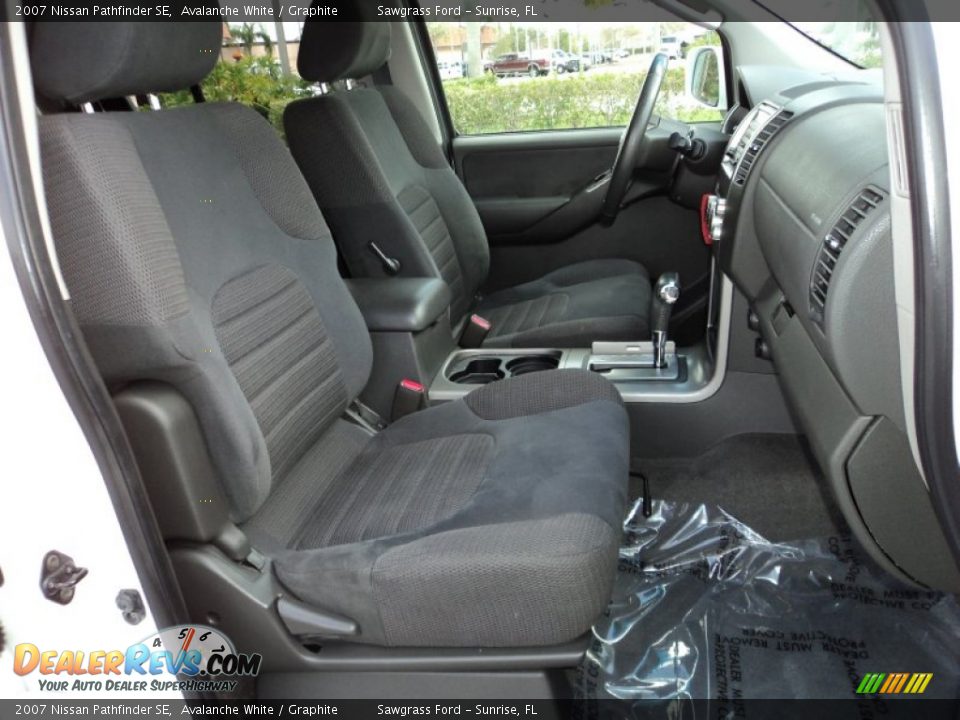 2007 Nissan Pathfinder SE Avalanche White / Graphite Photo #21