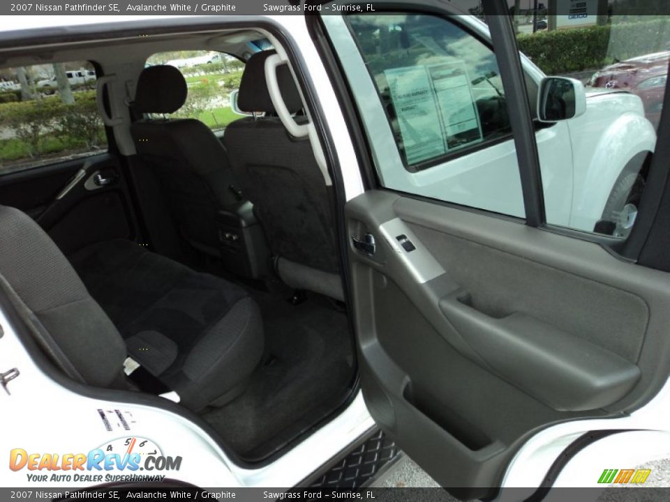 2007 Nissan Pathfinder SE Avalanche White / Graphite Photo #22