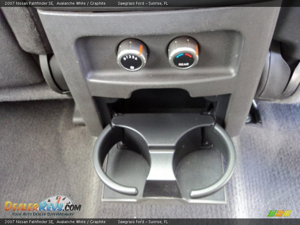 2007 Nissan Pathfinder SE Avalanche White / Graphite Photo #26