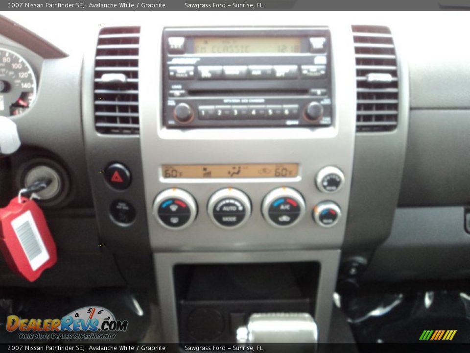 2007 Nissan Pathfinder SE Avalanche White / Graphite Photo #28