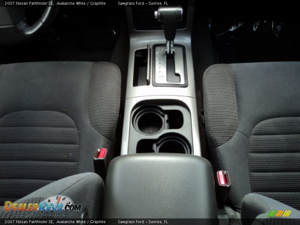 2007 Nissan Pathfinder SE Avalanche White / Graphite Photo #30