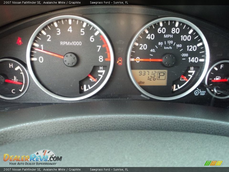 2007 Nissan Pathfinder SE Avalanche White / Graphite Photo #35