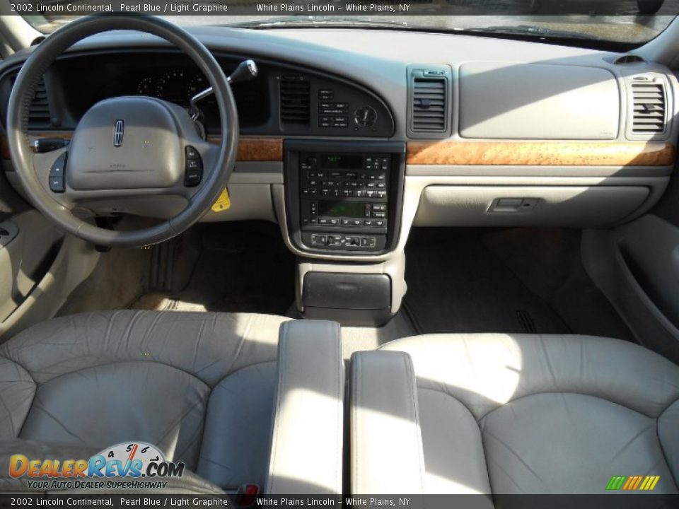 Dashboard of 2002 Lincoln Continental  Photo #15