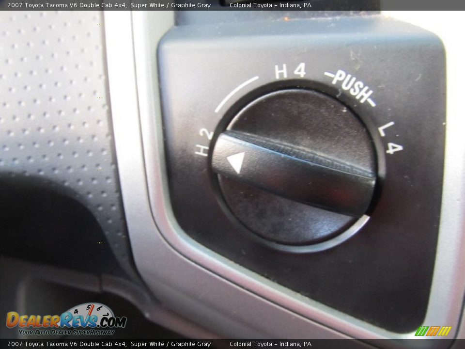 2007 Toyota Tacoma V6 Double Cab 4x4 Super White / Graphite Gray Photo #18