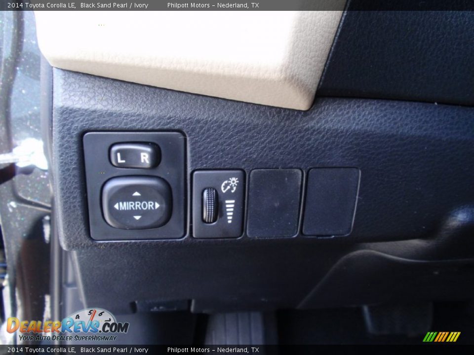 2014 Toyota Corolla LE Black Sand Pearl / Ivory Photo #32