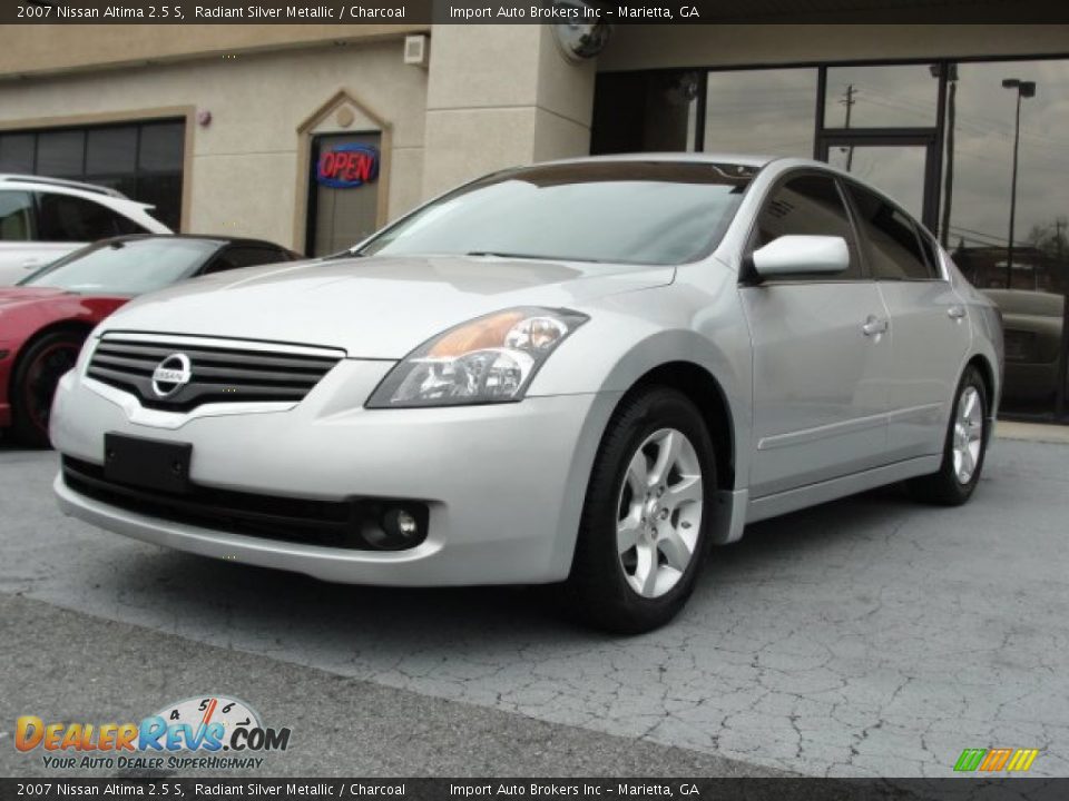 2007 Nissan Altima 2.5 S Radiant Silver Metallic / Charcoal Photo #2