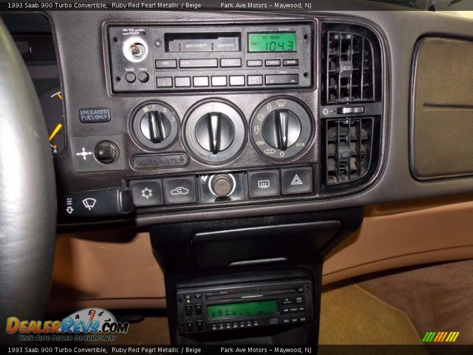 Controls of 1993 Saab 900 Turbo Convertible Photo #31