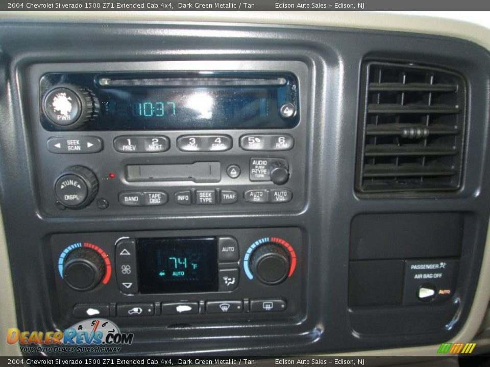 Controls of 2004 Chevrolet Silverado 1500 Z71 Extended Cab 4x4 Photo #21