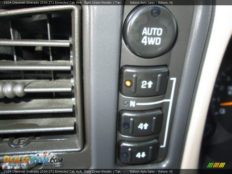 Controls of 2004 Chevrolet Silverado 1500 Z71 Extended Cab 4x4 Photo #22