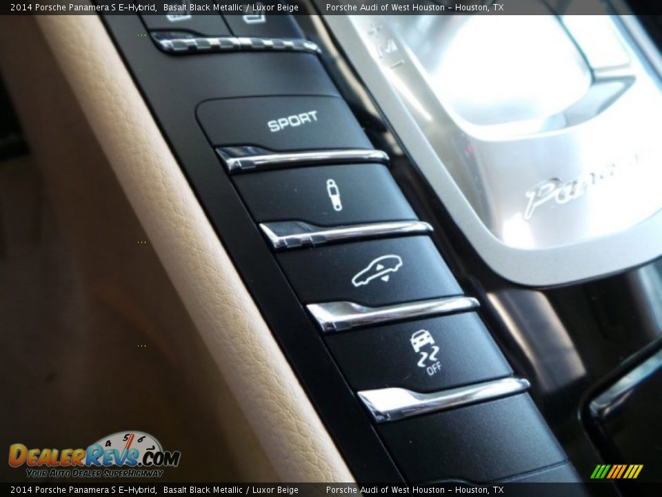 Controls of 2014 Porsche Panamera S E-Hybrid Photo #22