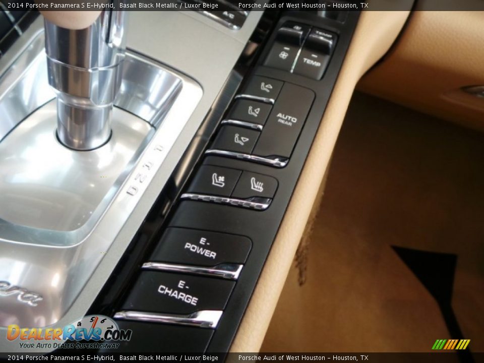 Controls of 2014 Porsche Panamera S E-Hybrid Photo #23