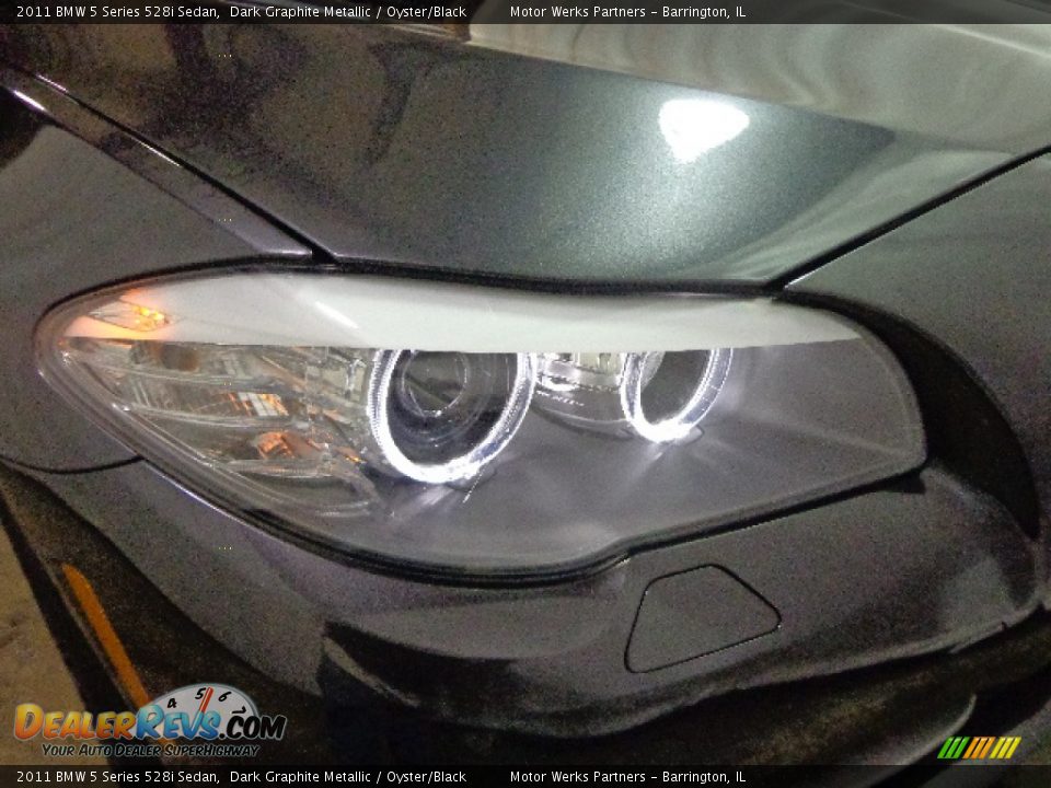2011 BMW 5 Series 528i Sedan Dark Graphite Metallic / Oyster/Black Photo #4