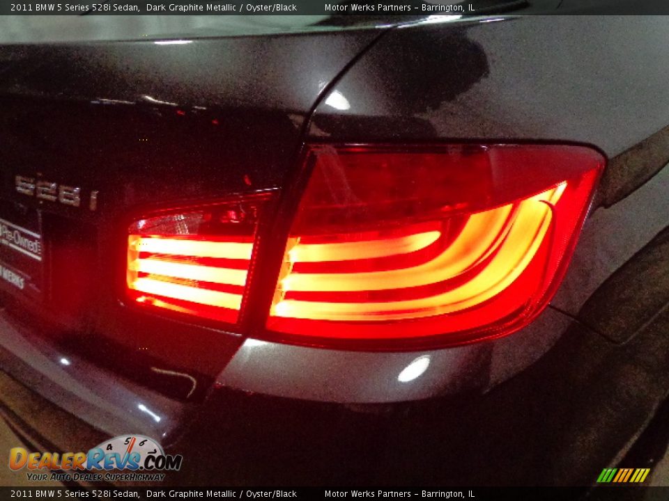 2011 BMW 5 Series 528i Sedan Dark Graphite Metallic / Oyster/Black Photo #9