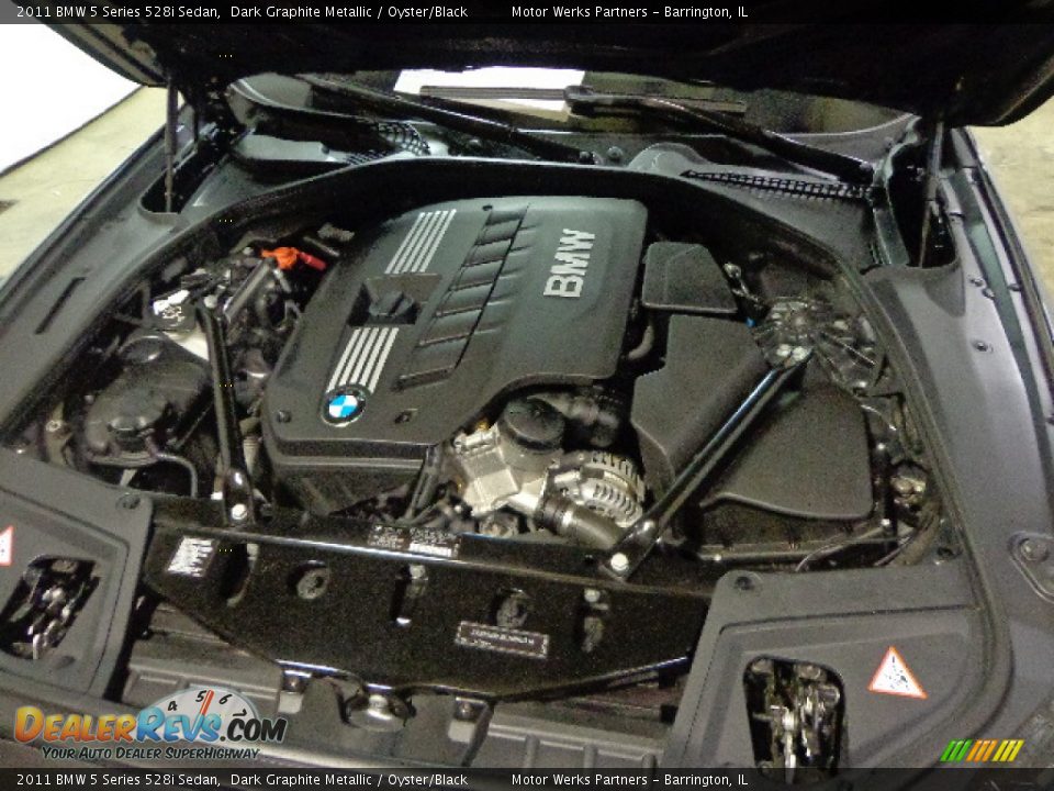2011 BMW 5 Series 528i Sedan Dark Graphite Metallic / Oyster/Black Photo #16