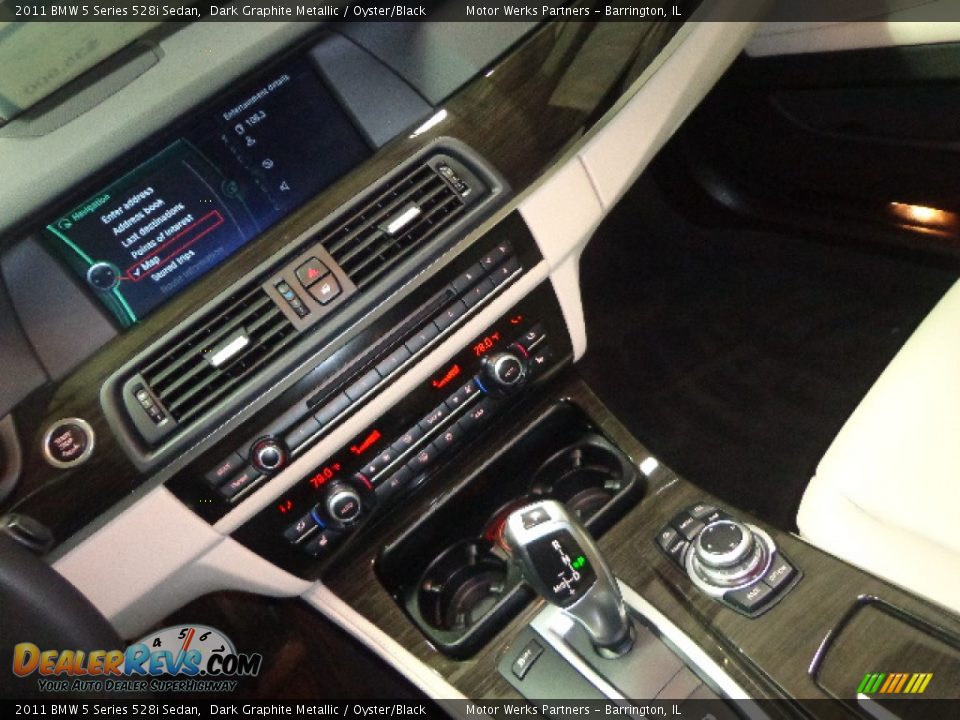 2011 BMW 5 Series 528i Sedan Dark Graphite Metallic / Oyster/Black Photo #24