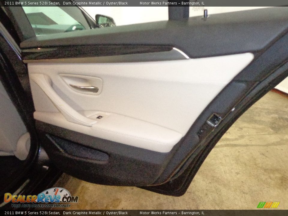 2011 BMW 5 Series 528i Sedan Dark Graphite Metallic / Oyster/Black Photo #31