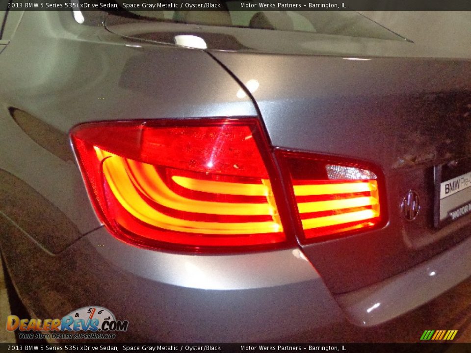 2013 BMW 5 Series 535i xDrive Sedan Space Gray Metallic / Oyster/Black Photo #13
