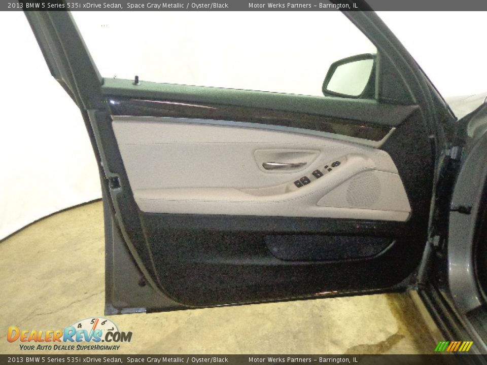 2013 BMW 5 Series 535i xDrive Sedan Space Gray Metallic / Oyster/Black Photo #26