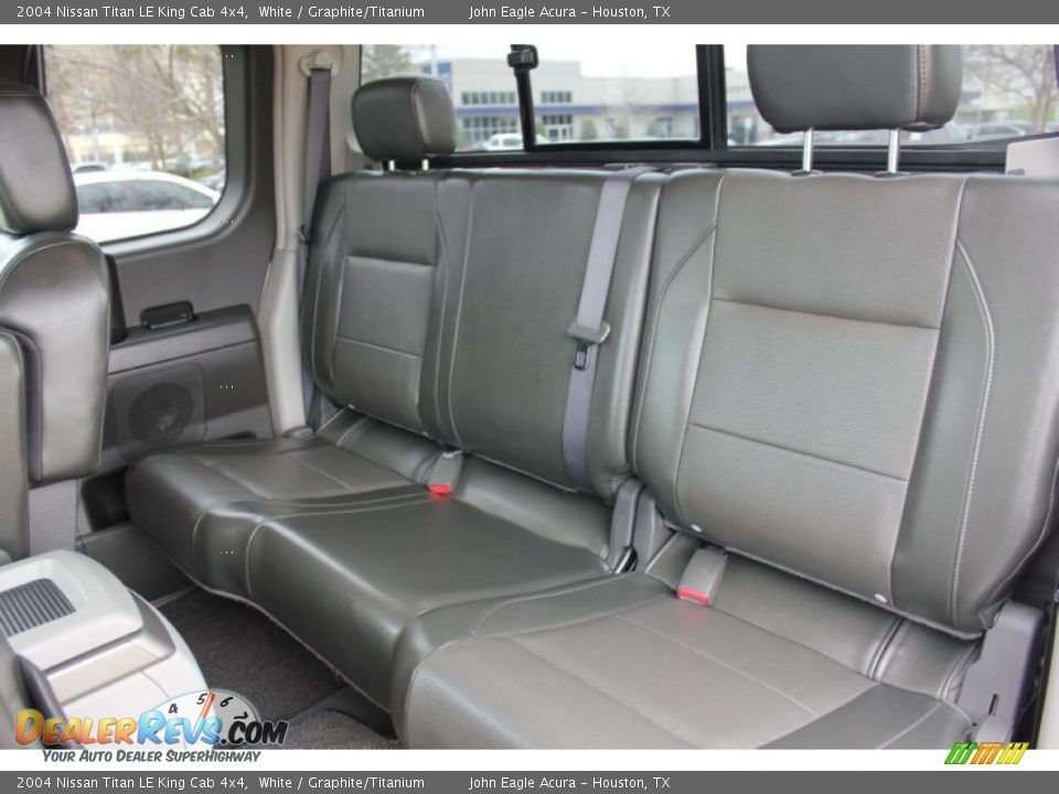 2004 Nissan Titan LE King Cab 4x4 White / Graphite/Titanium Photo #12