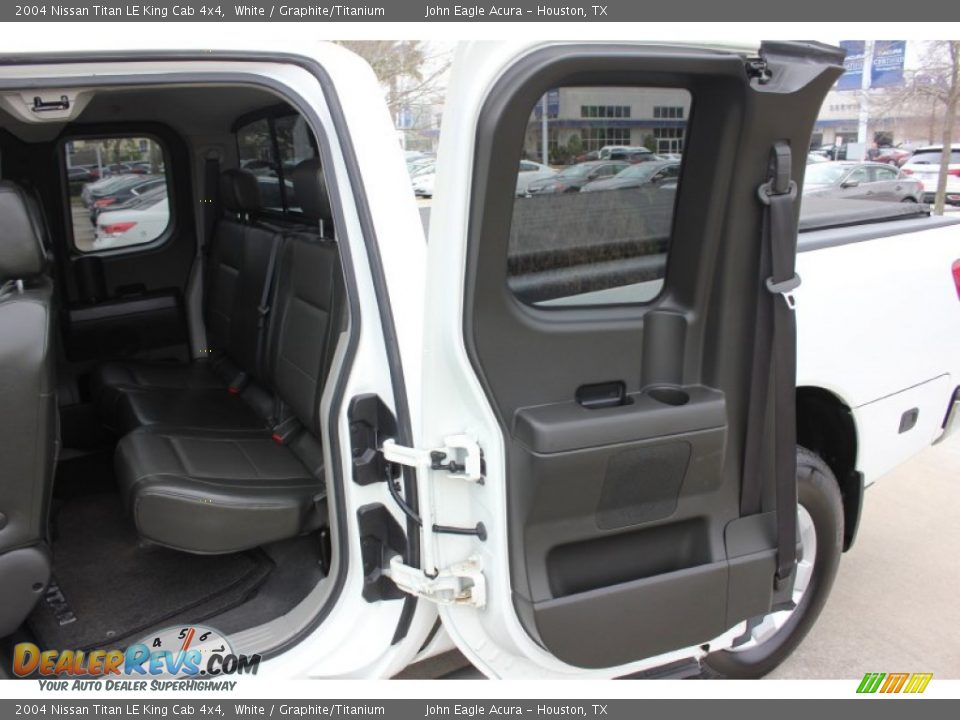 2004 Nissan Titan LE King Cab 4x4 White / Graphite/Titanium Photo #13