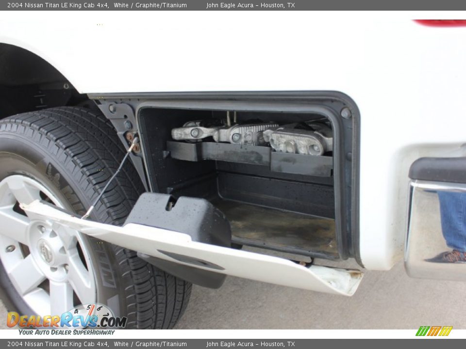 2004 Nissan Titan LE King Cab 4x4 White / Graphite/Titanium Photo #14