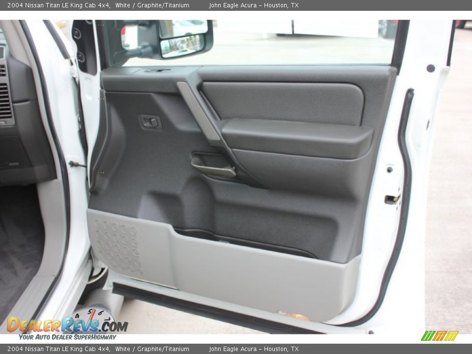 2004 Nissan Titan LE King Cab 4x4 White / Graphite/Titanium Photo #15