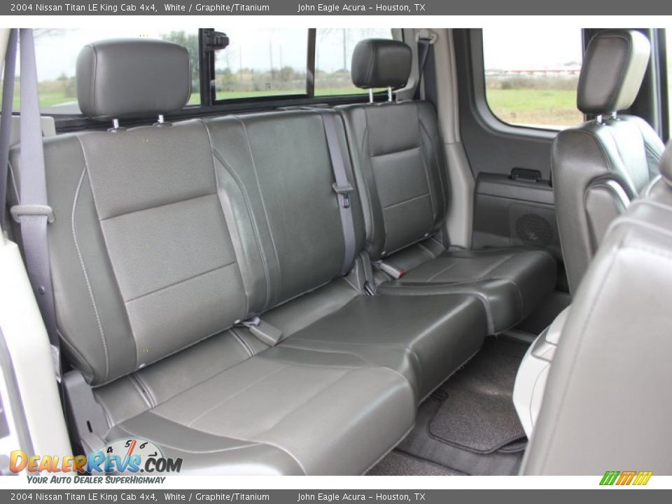 2004 Nissan Titan LE King Cab 4x4 White / Graphite/Titanium Photo #18