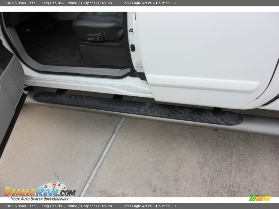2004 Nissan Titan LE King Cab 4x4 White / Graphite/Titanium Photo #20