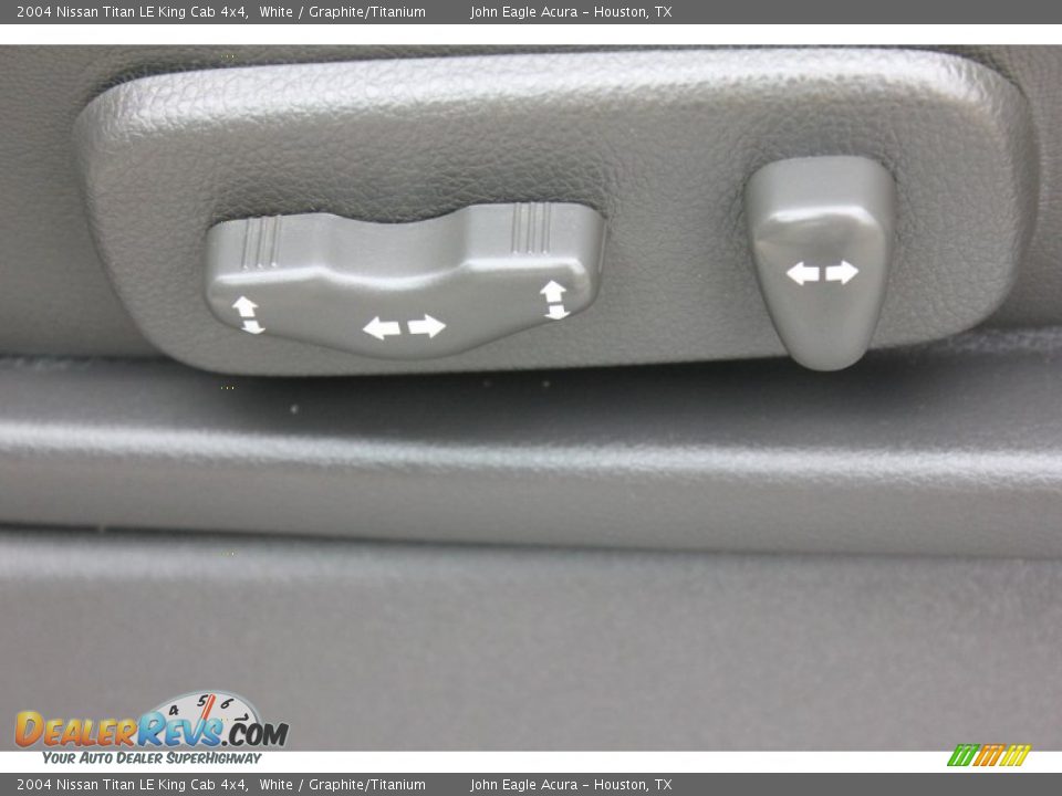 2004 Nissan Titan LE King Cab 4x4 White / Graphite/Titanium Photo #22
