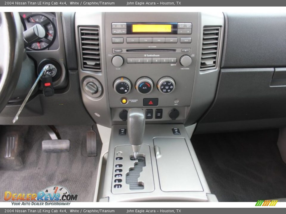 2004 Nissan Titan LE King Cab 4x4 White / Graphite/Titanium Photo #25