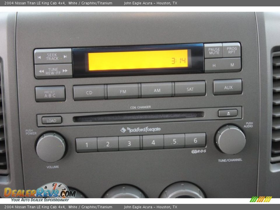 2004 Nissan Titan LE King Cab 4x4 White / Graphite/Titanium Photo #26