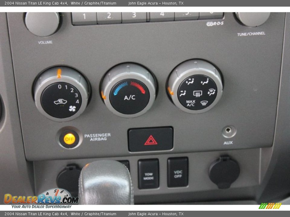2004 Nissan Titan LE King Cab 4x4 White / Graphite/Titanium Photo #27