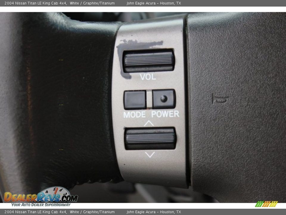 2004 Nissan Titan LE King Cab 4x4 White / Graphite/Titanium Photo #31