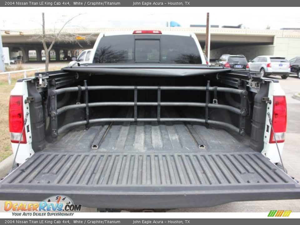 2004 Nissan Titan LE King Cab 4x4 White / Graphite/Titanium Photo #34