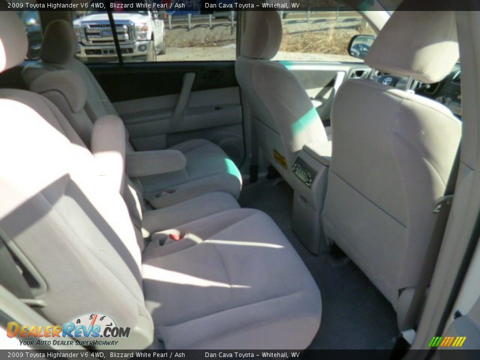 2009 Toyota Highlander V6 4WD Blizzard White Pearl / Ash Photo #9