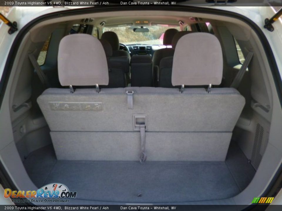2009 Toyota Highlander V6 4WD Blizzard White Pearl / Ash Photo #10