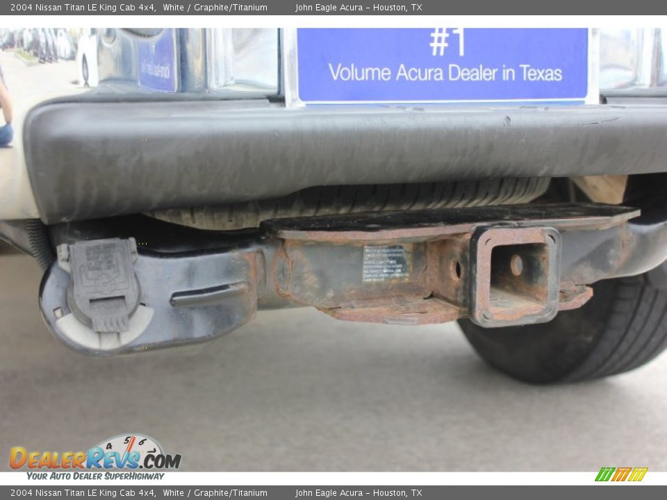 2004 Nissan Titan LE King Cab 4x4 White / Graphite/Titanium Photo #36