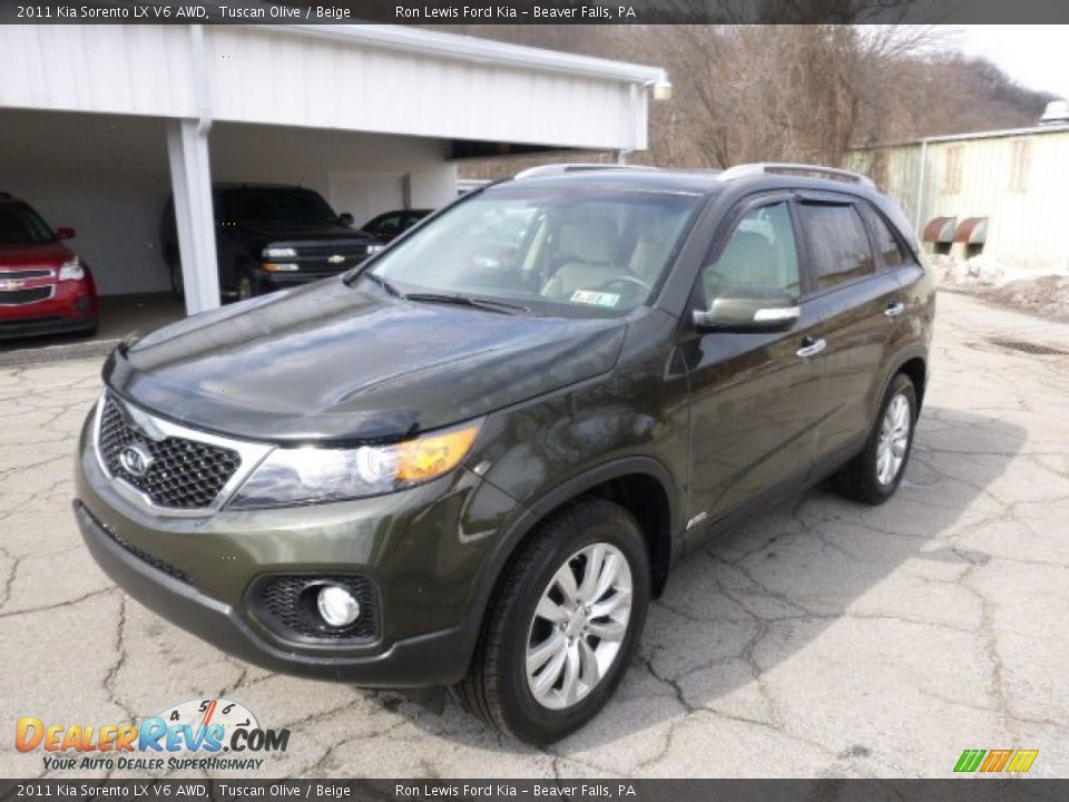 Front 3/4 View of 2011 Kia Sorento LX V6 AWD Photo #4