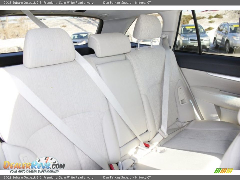 2013 Subaru Outback 2.5i Premium Satin White Pearl / Ivory Photo #16