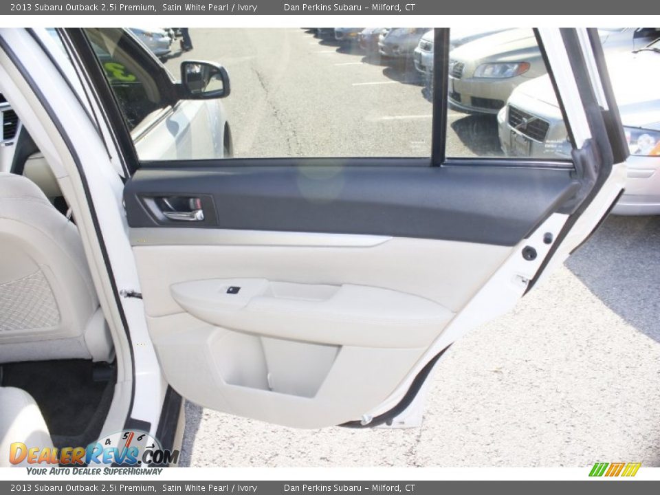 2013 Subaru Outback 2.5i Premium Satin White Pearl / Ivory Photo #17